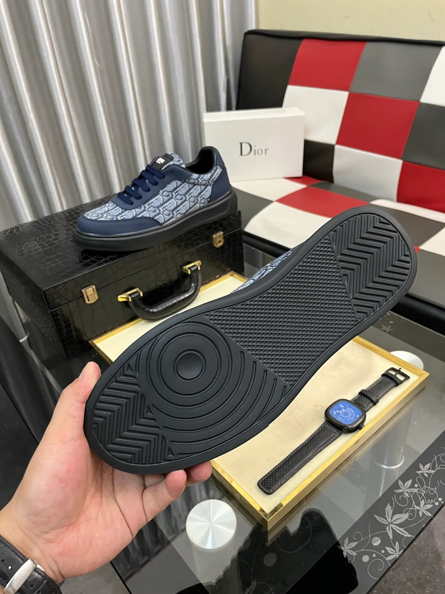 Men's shoes 💰400⌚️⌚️【Dior*DIAO】original quality.~ Unique modern style sneakers. 🏃A must-have casual shoe for trendy men😍😍 Original brand imported from Italy, imported original leather, sheep lining (refuses to discolor and grind feet) Sole: Original sole provided by the original factory, French lazy style design ⚠️Fit to the feet Original quality code number: 38-443️⃣Colors available
